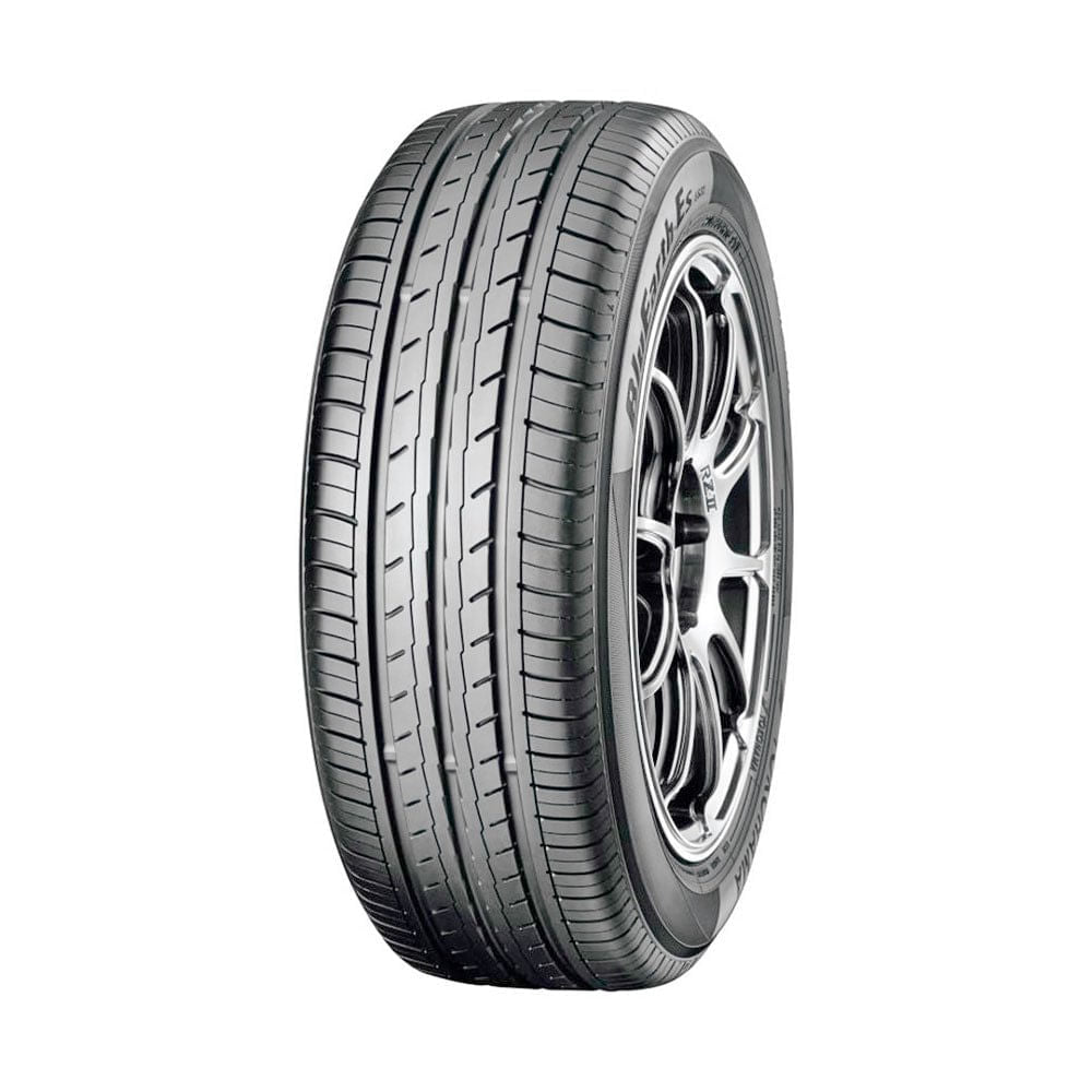 Neumático Yokohama ES32 205/60R16 92H. Imagen referencial; llanta no incluida.