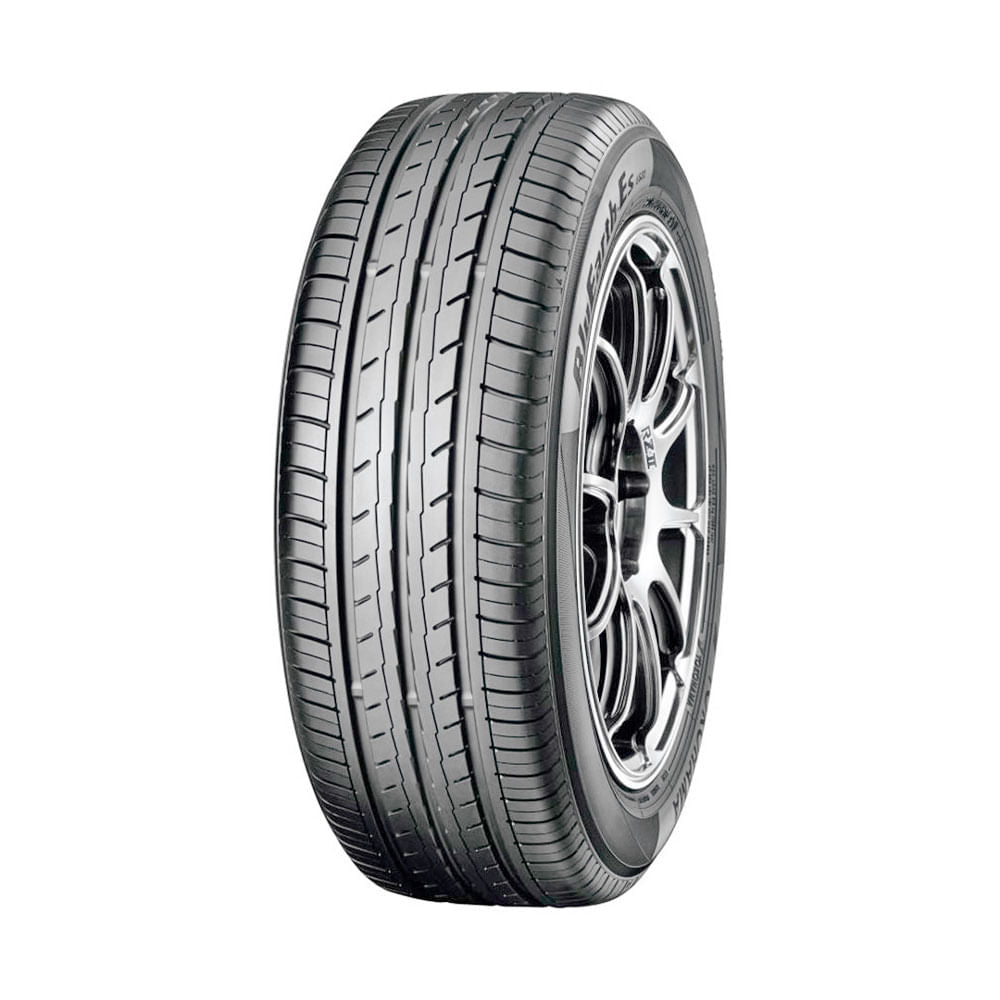 Neumático Yokohama ES32 225/55R18 98V. Imagen referencial; llanta no incluida.