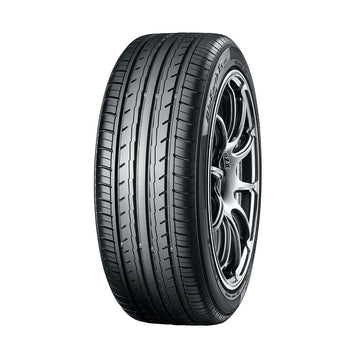 Neumático Yokohama ES32 195/55R15 85V. Imagen referencial; llanta no incluida.