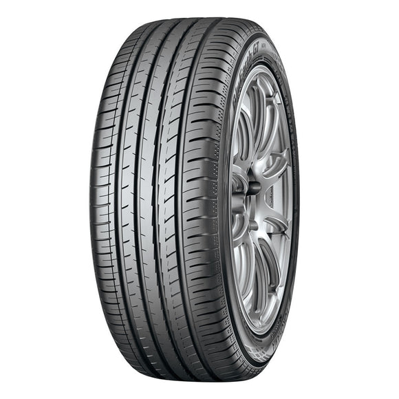 Neumático Yokohama AE51-GT 215/65R16 98H. Imagen referencial; llanta no incluida.