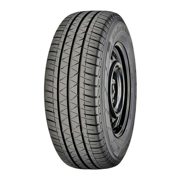 Neumático Yokohama RY55 215/75R16C 116R. Imagen referencial; llanta no incluida.