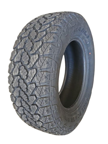Neumático Wanli SU011 215/65R16 98T. Imagen referencial; llanta no incluida.