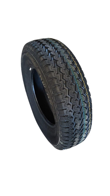 Neumático Roadwing RW-05 205/75R16C 110/108R. Imagen referencial; llanta no incluida.