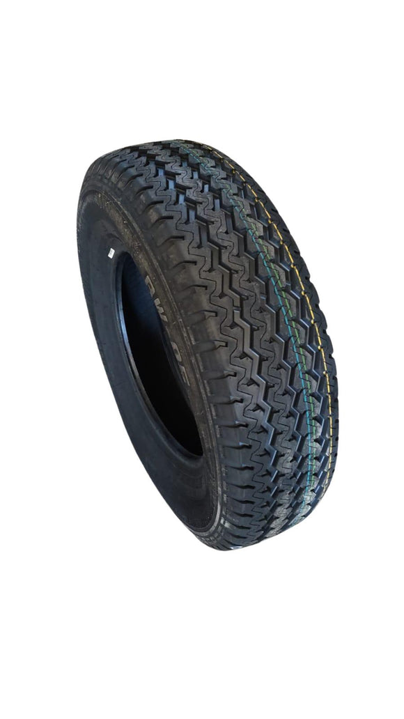 Neumático Roadwing RW-05 205/75R16C 110/108R. Imagen referencial; llanta no incluida.